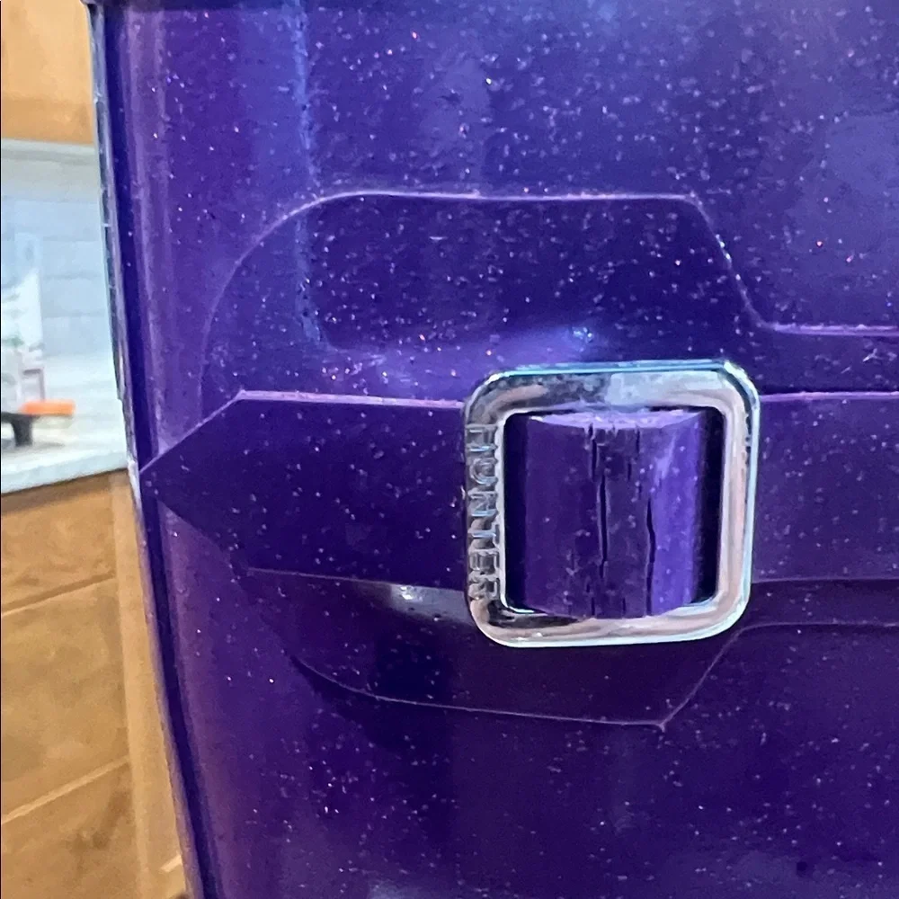 Hunter glossy violet